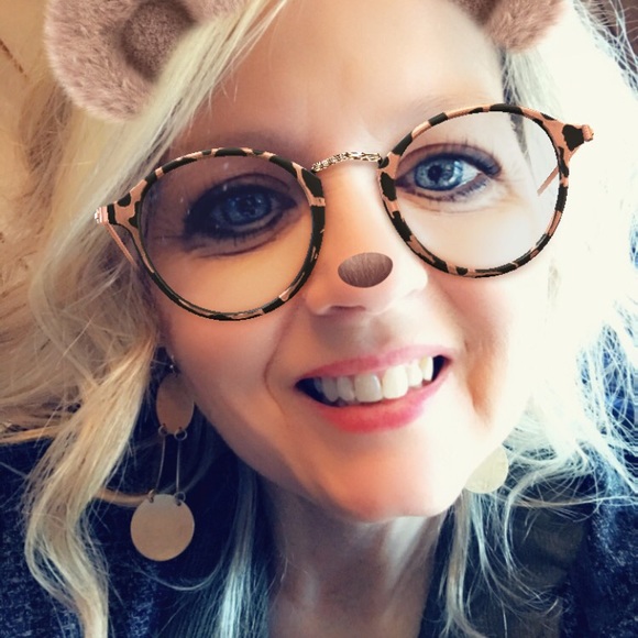 Meet your Posher, Sandi - Picture 2 of 4